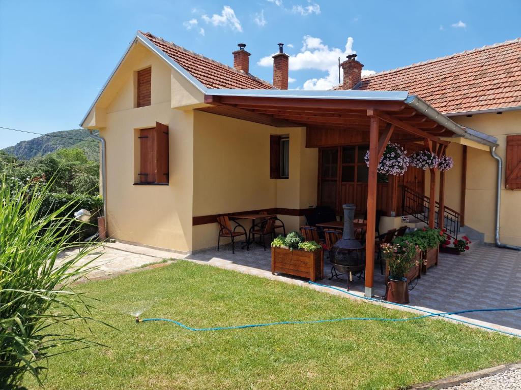 Budova, v ktorej sa dom na vidieku nachádza