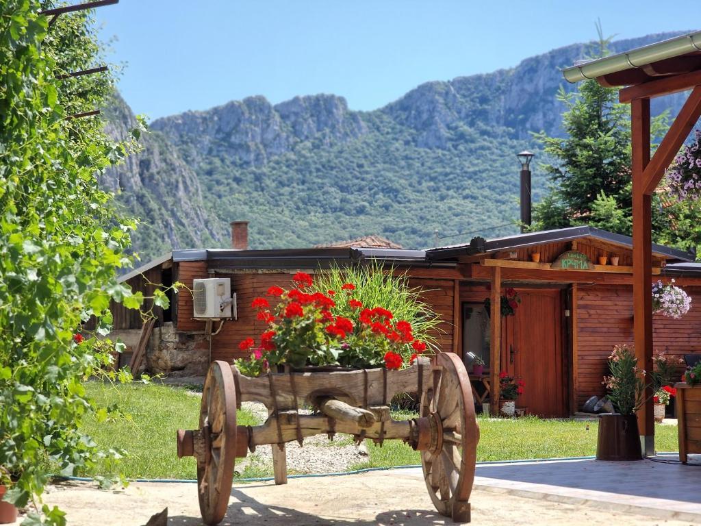 Výhľad na hory alebo výhľad na hory priamo z of the country house