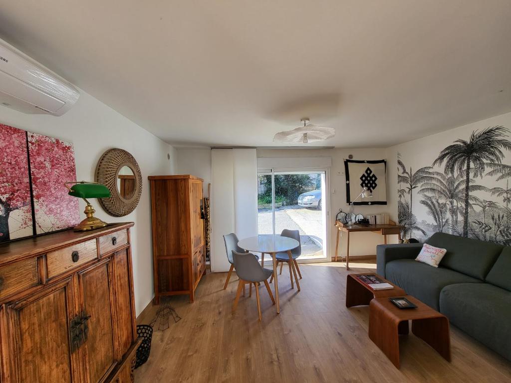 Posezení v ubytování Studio indépendant avec terrasse à Juan les Pins