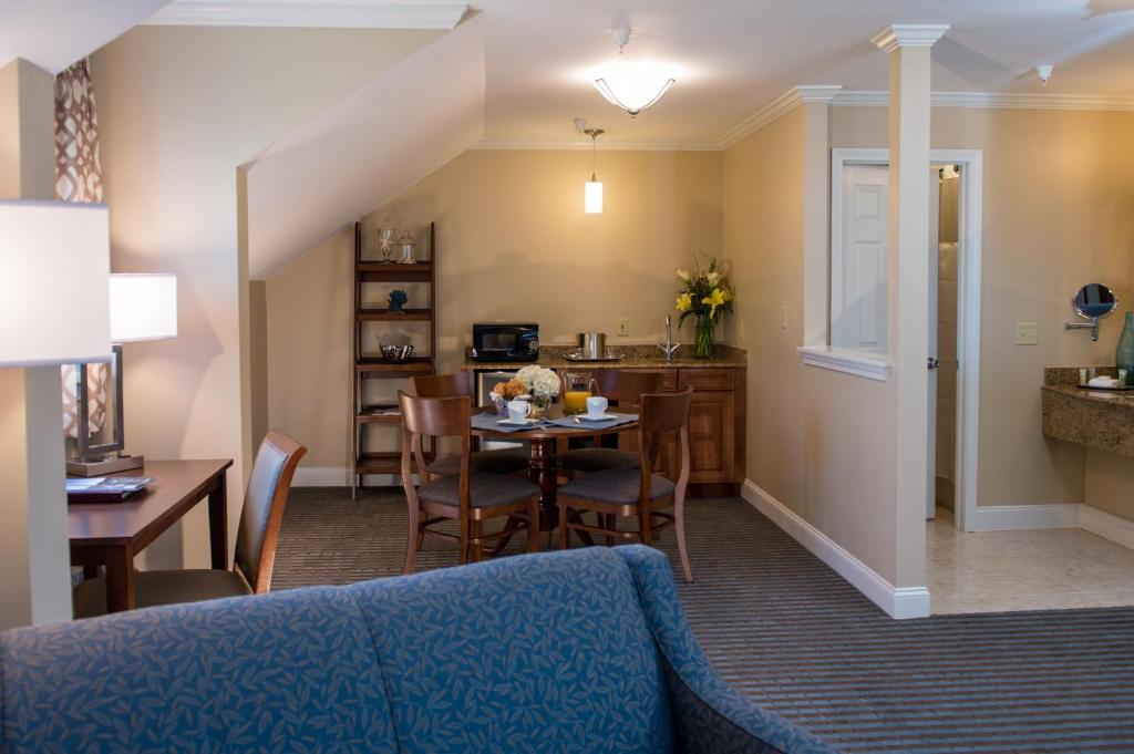 Union Bluff Hotel & Meeting House - King Studio With Fireplace