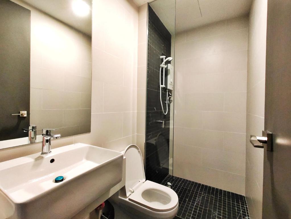 Koupelna v ubytování Beacon Executive Suites - By IZ