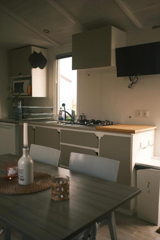 Kuchyň nebo kuchyňský kout v ubytování Campingplatz Johannisberg
