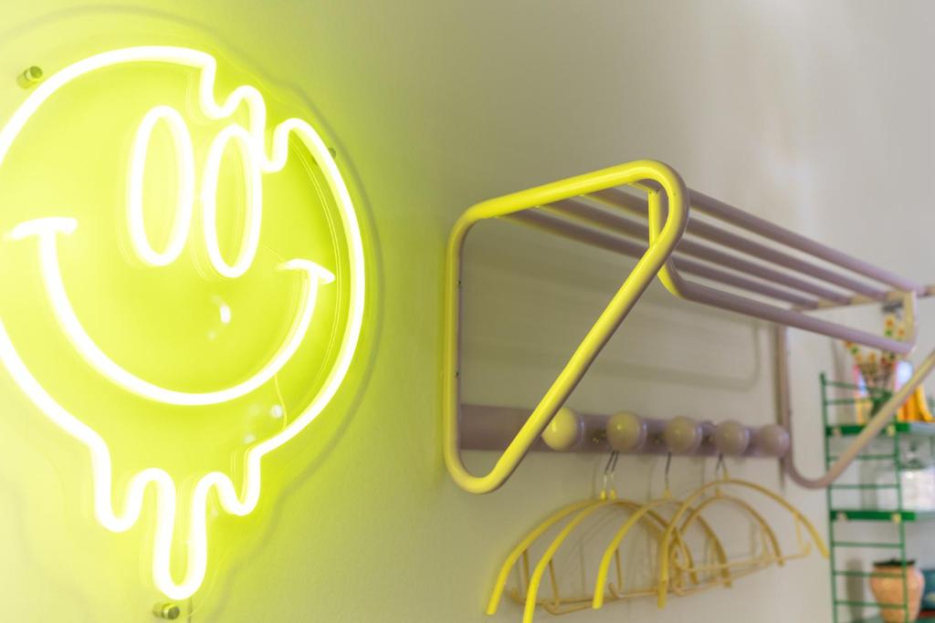 RetroPop Design Apartment , Designerzimmer für je 2 Personen, Top Lage, WIFI - Resim 14