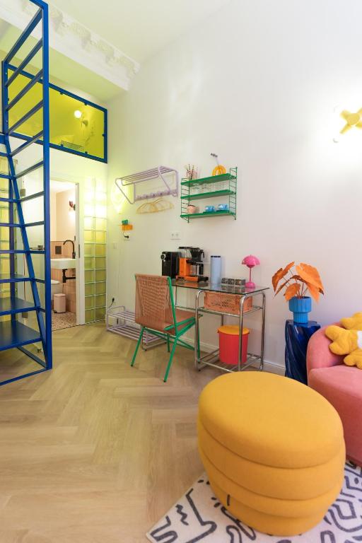 Χώρος καθιστικού στο RetroPop Design Apartment , Designerzimmer für je 2 Personen, Top Lage, WIFI