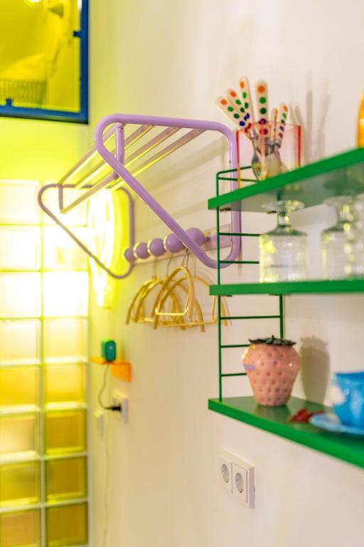 RetroPop Design Apartment , Designerzimmer für je 2 Personen, Top Lage, WIFI - Resim 33