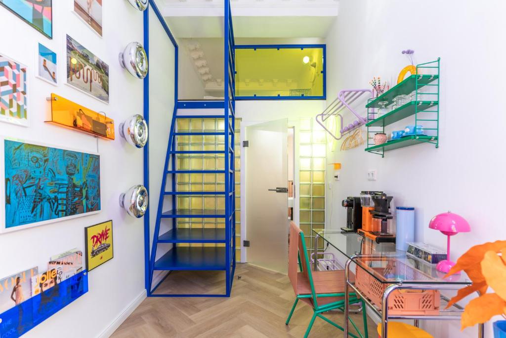 RetroPop Design Apartment , Designerzimmer für je 2 Personen, Top Lage, WIFI - Resim 3