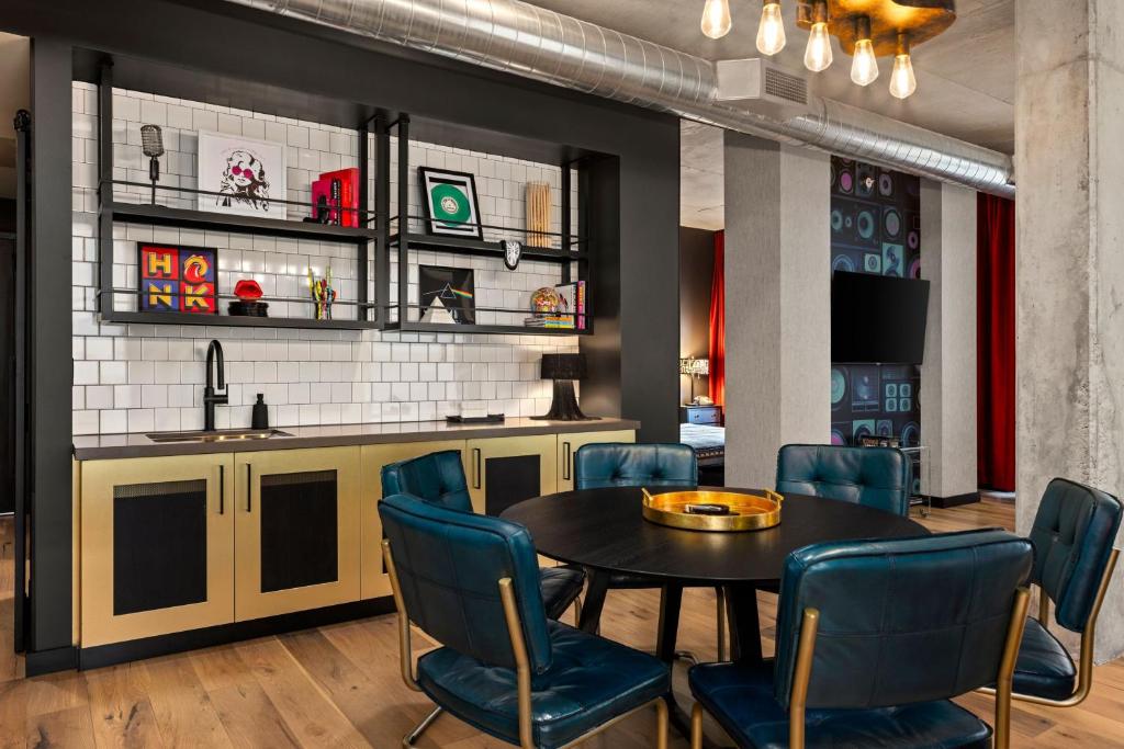 Moxy Madison Downtown - Suíte King - Estrela Pop