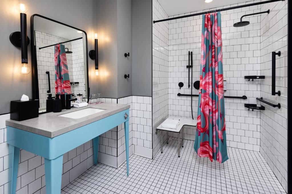 Moxy Madison Downtown photo