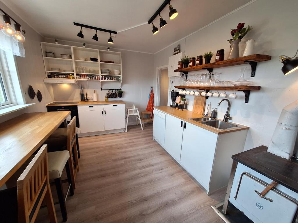 Kuchyň nebo kuchyňský kout v ubytování Hallfreðarstaðir 1 Apartments