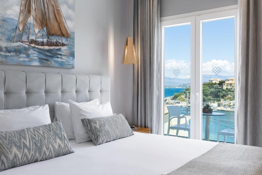 カシオピにあるMelina Bay Boutique Hotelのベッドルーム1室(ベッド1台付)が備わります。