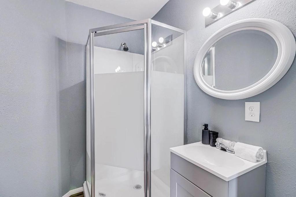 Koupelna v ubytování 6BDRM Beach Home - Oceanviews - Recently Renovated - Shared Pool & HotTub