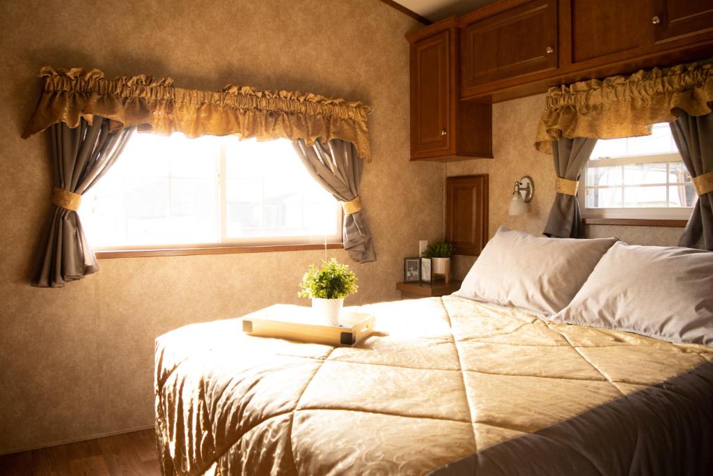 Ένα ή περισσότερα κρεβάτια σε δωμάτιο στο Vine Ridge Resort - Cottages