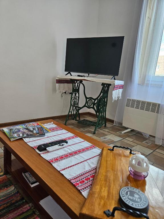 TV a/nebo společenská místnost v ubytování Apartmany Detvanka