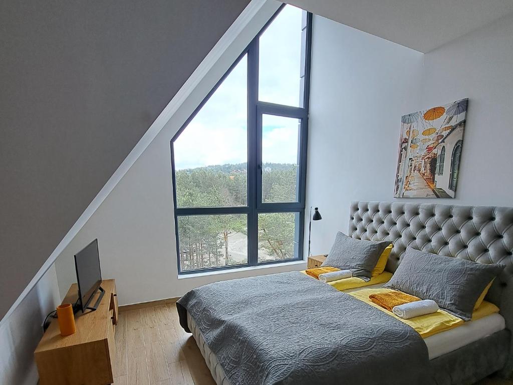 Uma cama ou camas num quarto em Apartman Yellow Moon