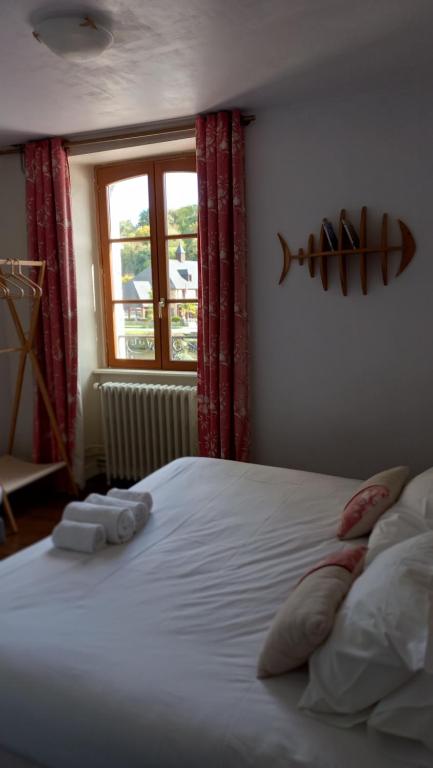 Postel nebo postele na pokoji v ubytování Le Poisson Ivre