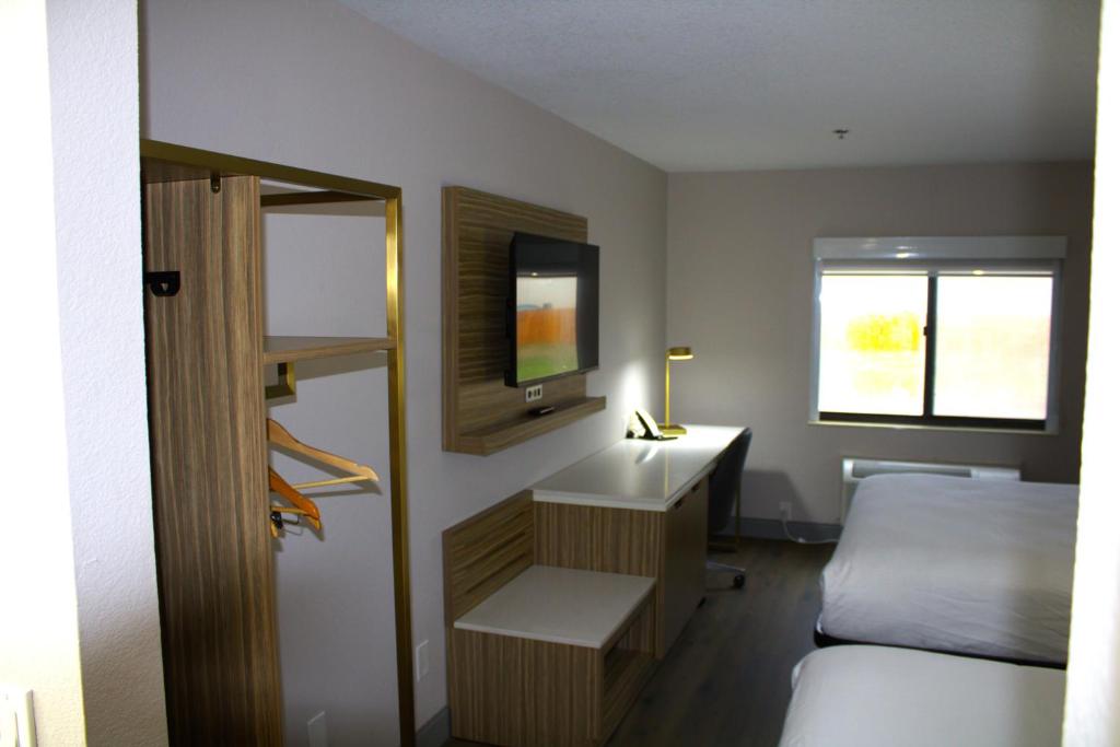 Baymont Inn & Suites San Marcos photo