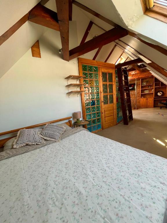 Authentic loft in the heart of old town, Riga (precios actualizados 2024)
