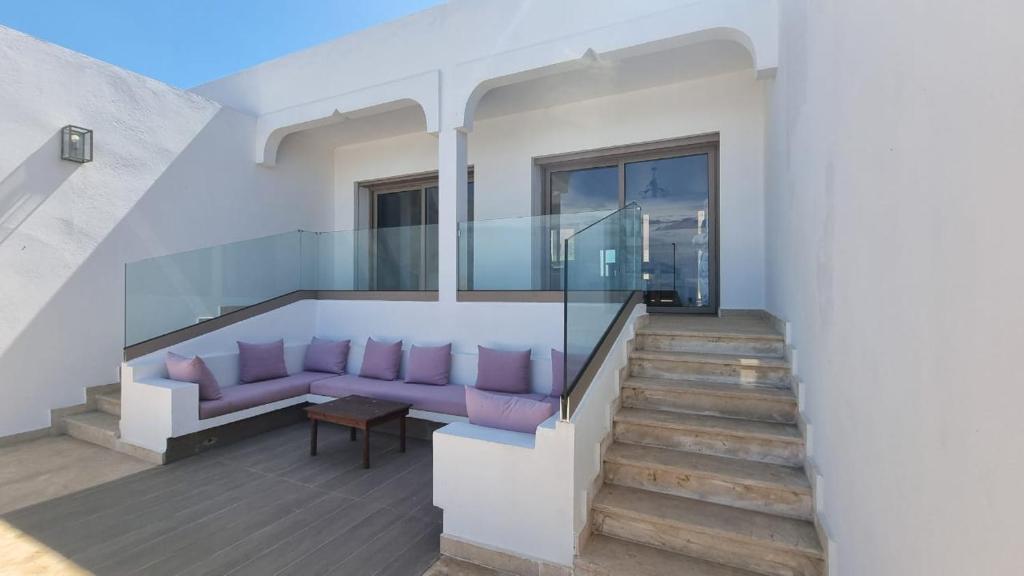 Posezení v ubytování Villa avec piscine Asilah, terrain de foot privative