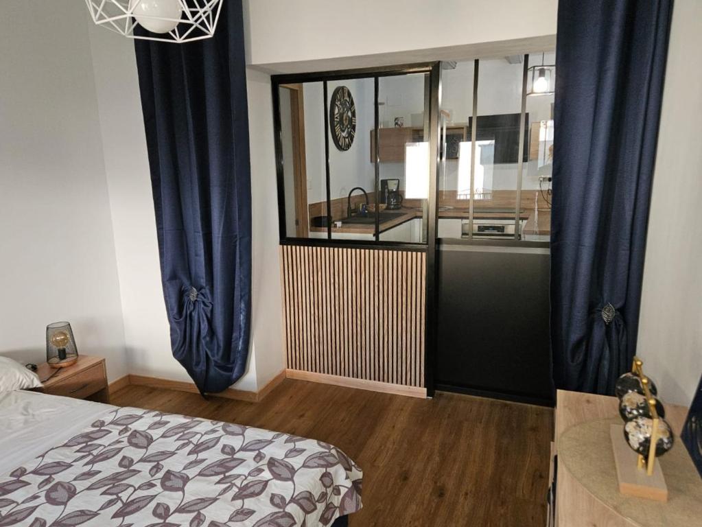 A bed or beds in a room at Villa Silvia LOCDENIA