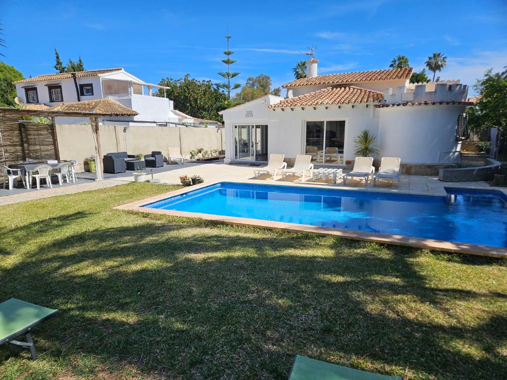 The swimming pool at or close to Villa Silvia LOCDENIA