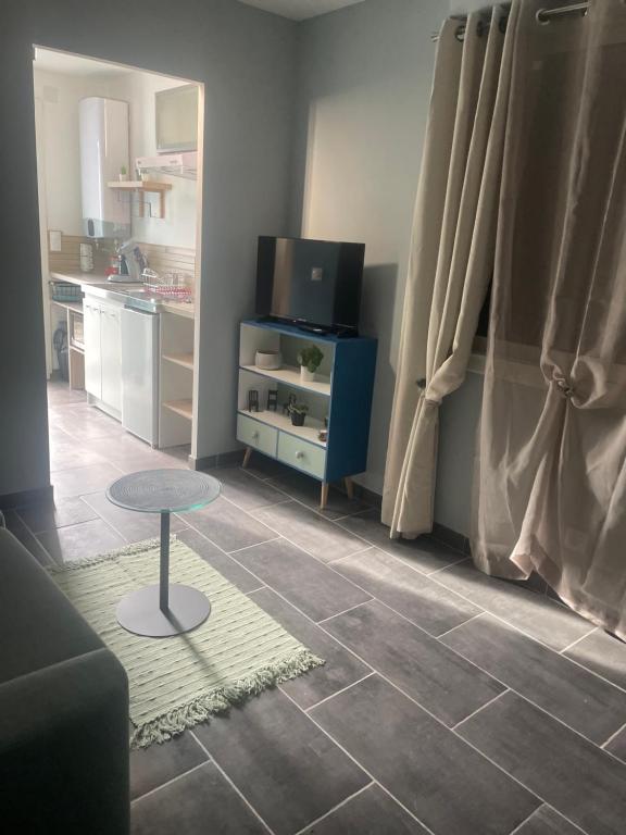 Kuchyň nebo kuchyňský kout v ubytování Maison avec accès piscine et jacuzzi