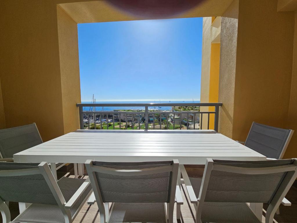 Balkón nebo terasa v ubytování Stunning Seafront Portomaso Apartment