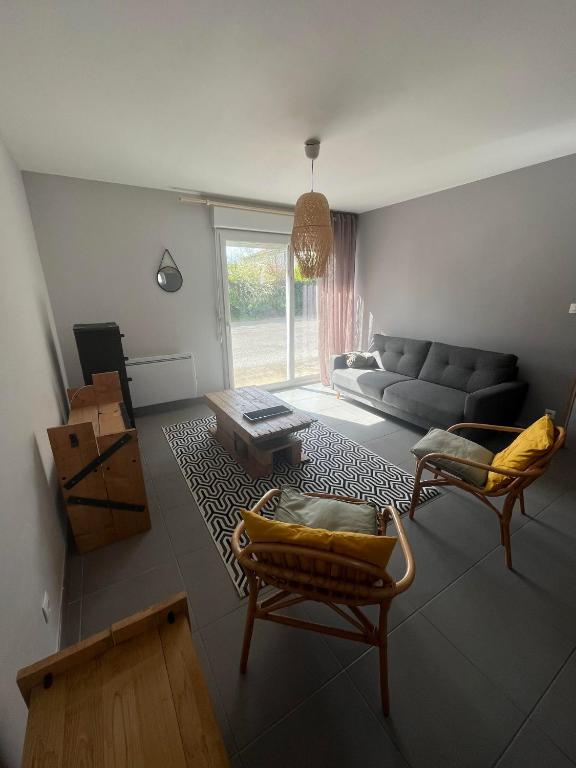 Posezení v ubytování Les Buissonnets - Mer & Campagne - Maison de vacances - 2 chambres - 1 salon - 1 salle de bains - 1 cuisine - 72 m2