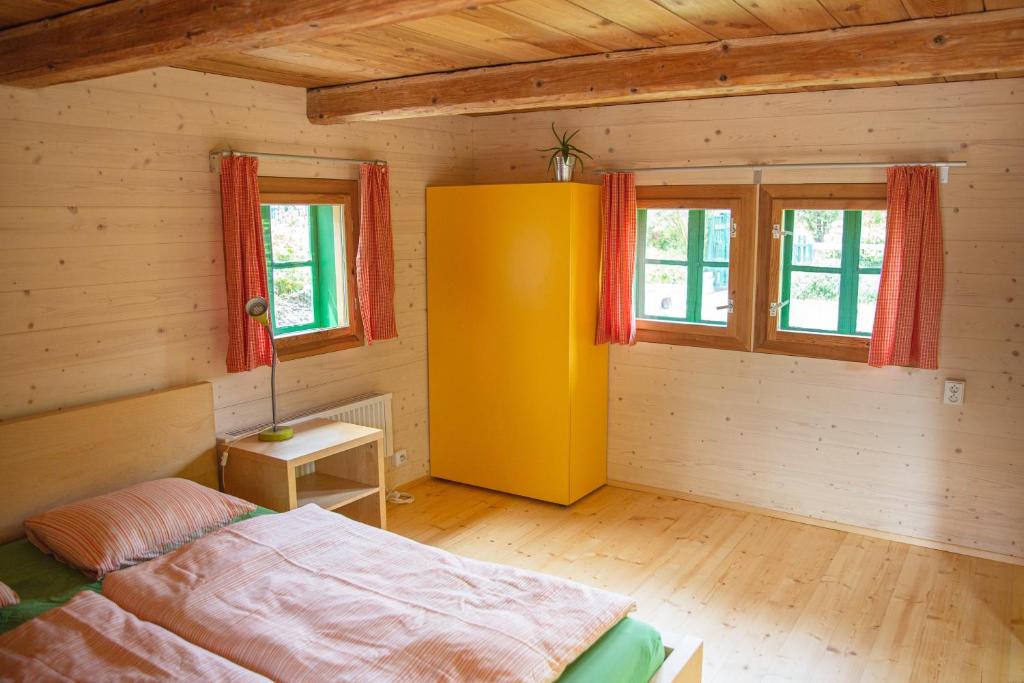 Postel nebo postele na pokoji v ubytování Chaloupka Křivoklát