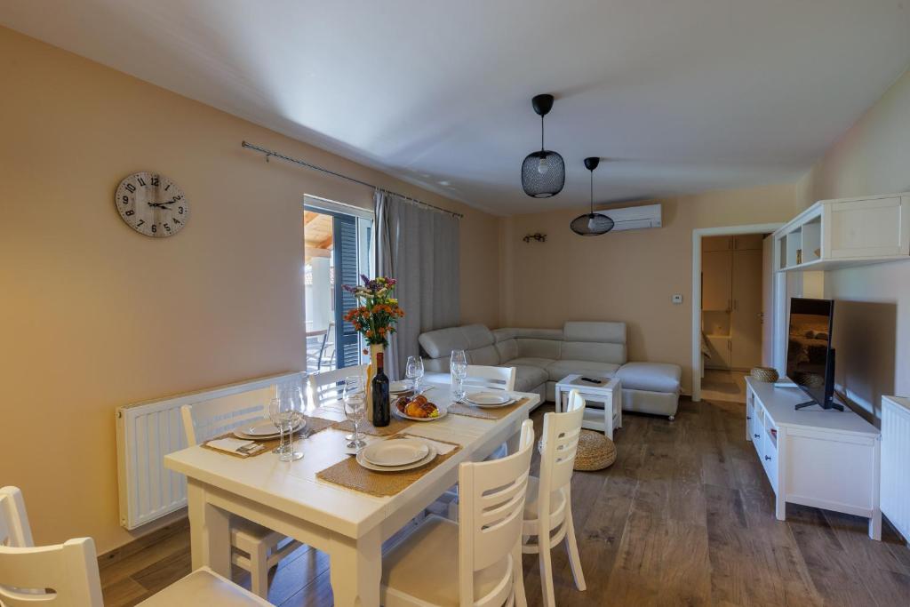 Posezení v ubytování Kula Apartman - Neretva River