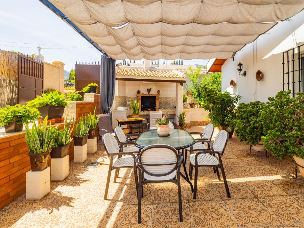 Patio lub wspólna przestrzeń na świeżym powietrzu w obiekcie Cubo's Casa El Azahar