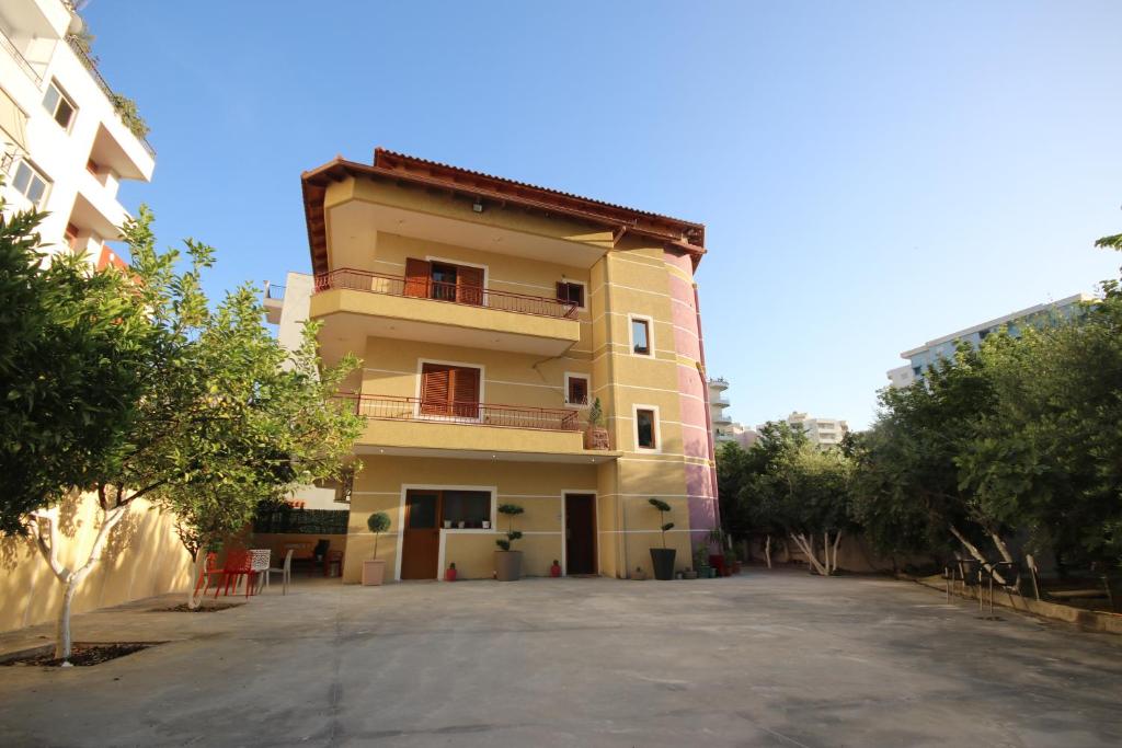 Budova, kde se aparthotel nachází