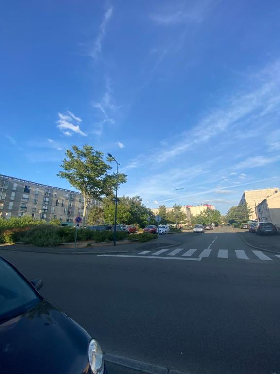 Ảnh trong thư viện ảnh của Chambre double 10 min du circuit ở Allonnes