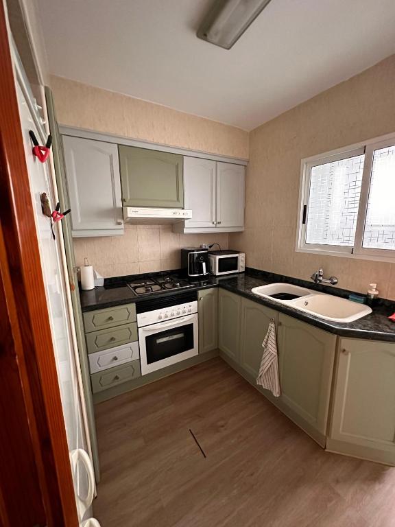 Kuchyň nebo kuchyňský kout v ubytování Apartamento Tavernes Playa