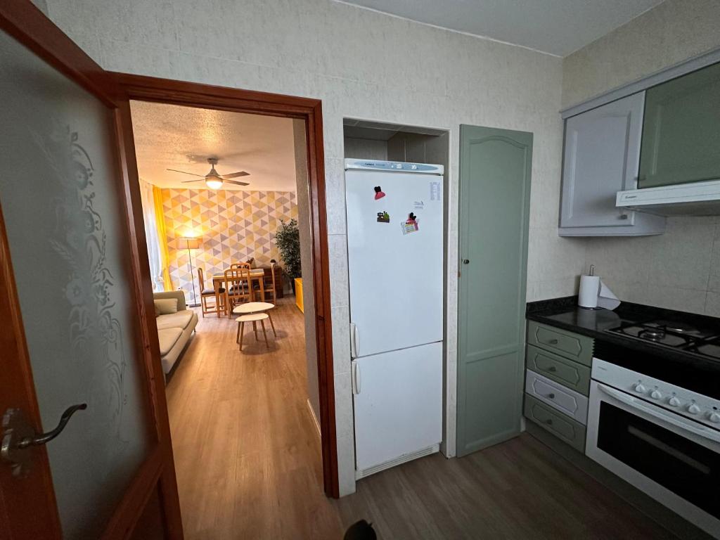 Kuchyň nebo kuchyňský kout v ubytování Apartamento Tavernes Playa