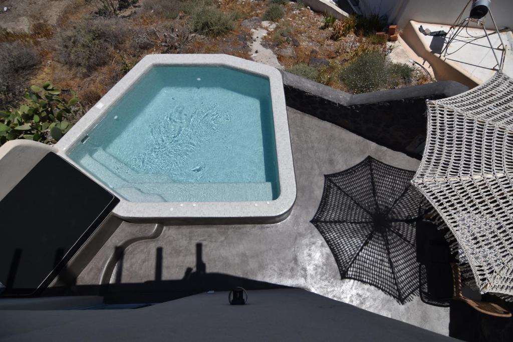 Bazén v ubytování Panthea Suite Santorini - Private pool nebo v jeho okolí