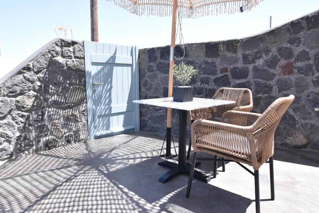 Posezení v ubytování Panthea Suite Santorini - Private pool
