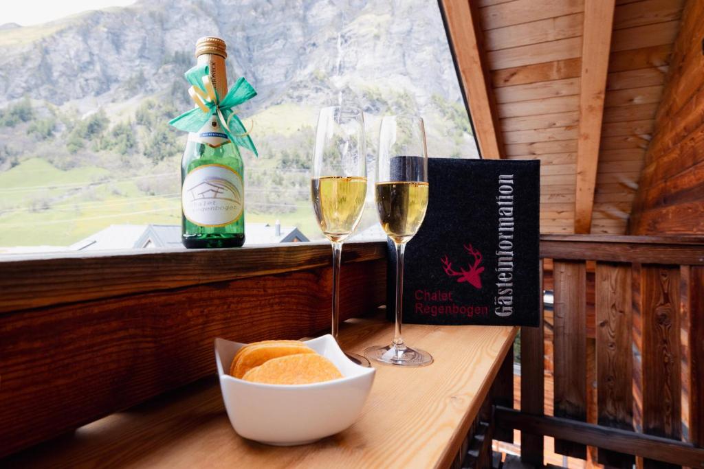 Nápoje v ubytování Chalet Regenbogen Leukerbad mit Indoorrutschbahn
