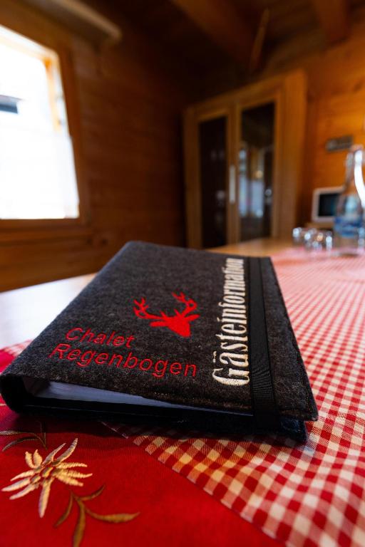 Fotografie z fotogalerie ubytování Chalet Regenbogen Leukerbad mit Indoorrutschbahn v destinaci Leukerbad