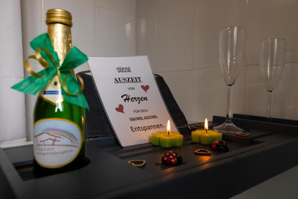 Nápoje v ubytování Chalet Regenbogen Leukerbad mit Indoorrutschbahn