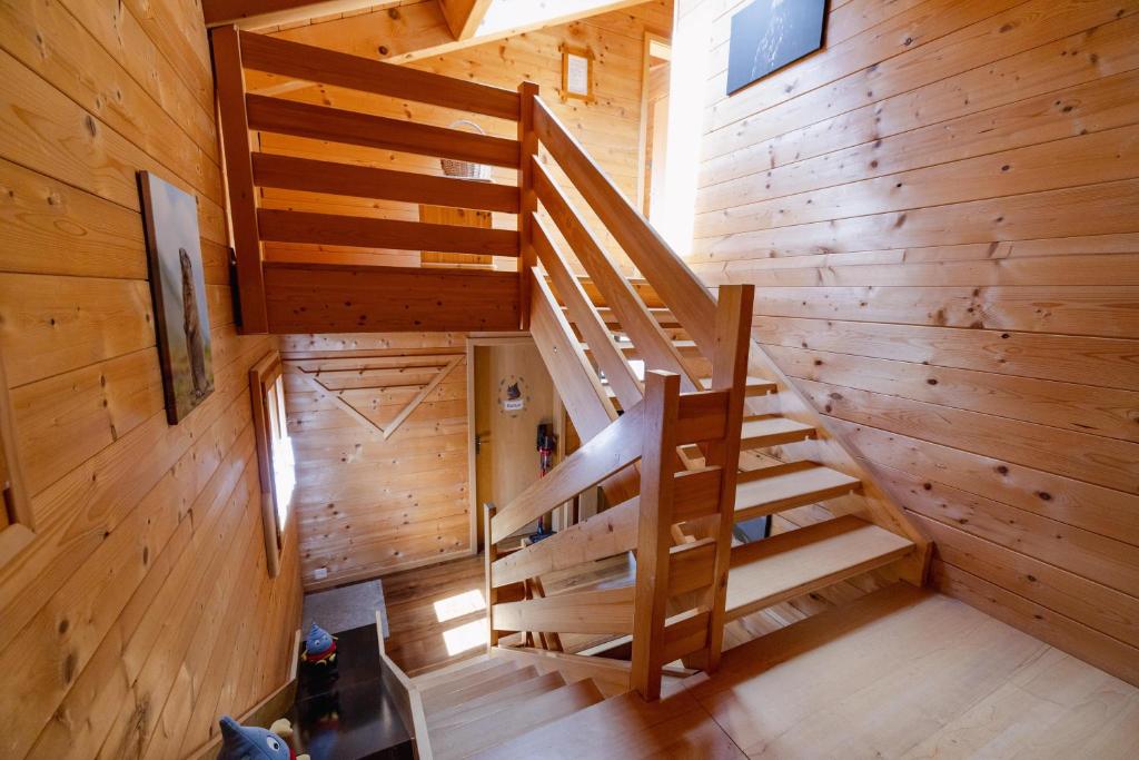 Fotografie z fotogalerie ubytování Chalet Regenbogen Leukerbad mit Indoorrutschbahn v destinaci Leukerbad