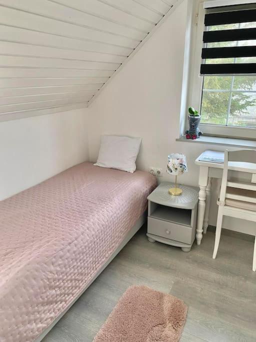 Postel nebo postele na pokoji v ubytování Tünde NENE Apartman