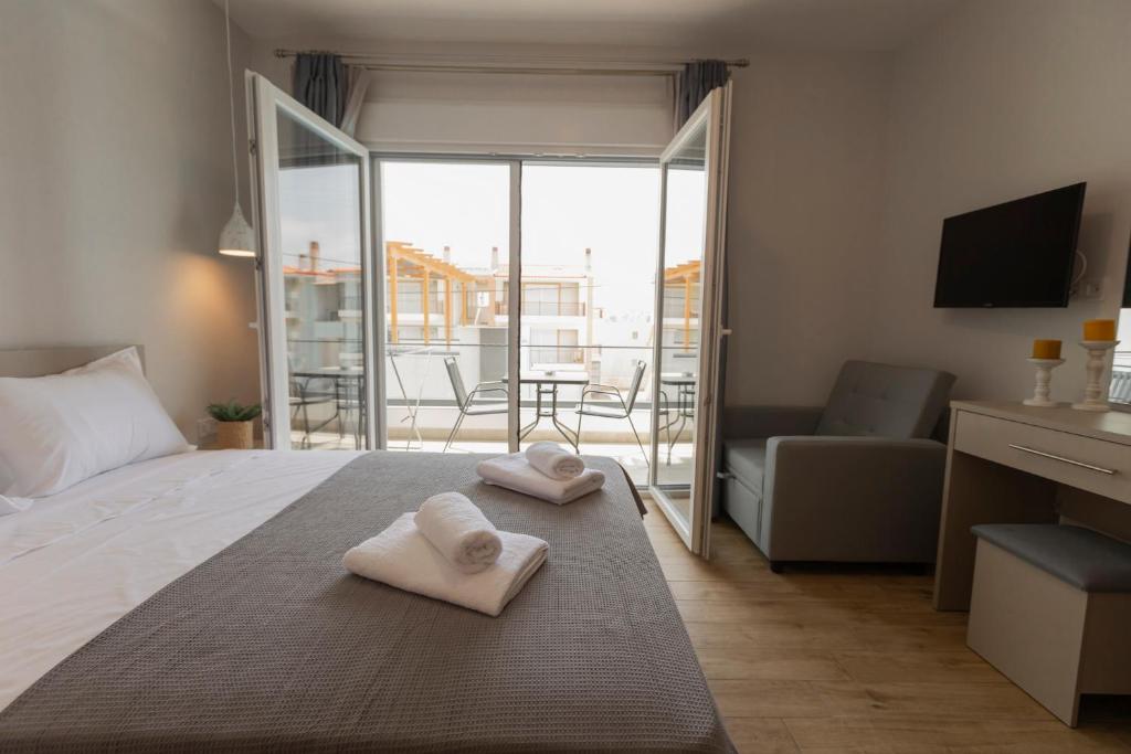 Postel nebo postele na pokoji v ubytování Porto Dionysos