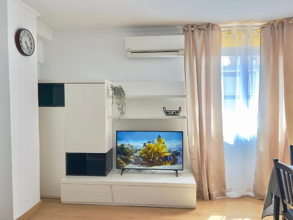 TV a/nebo společenská místnost v ubytování Nova Mar Bella Apartment
