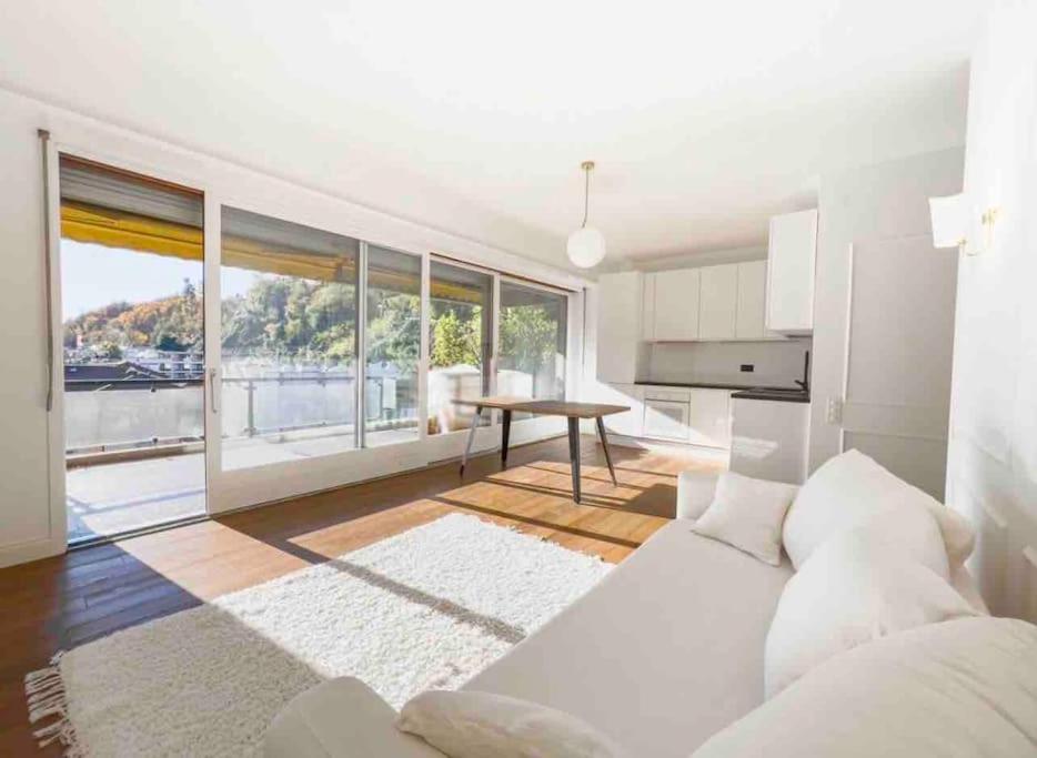Bright and modern flat 2 minutes from the lake