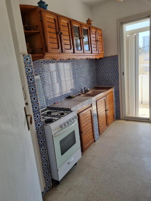 Kuchyň nebo kuchyňský kout v ubytování Bel appartement face à la méditerranée
