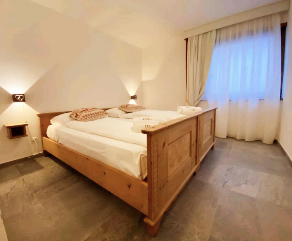 Postel nebo postele na pokoji v ubytování Chesa Bernina
