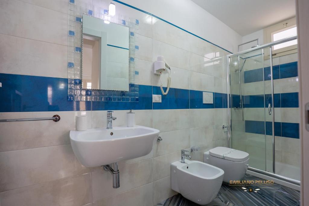 A bathroom at Casa Alfieri"rooms and Apartments"