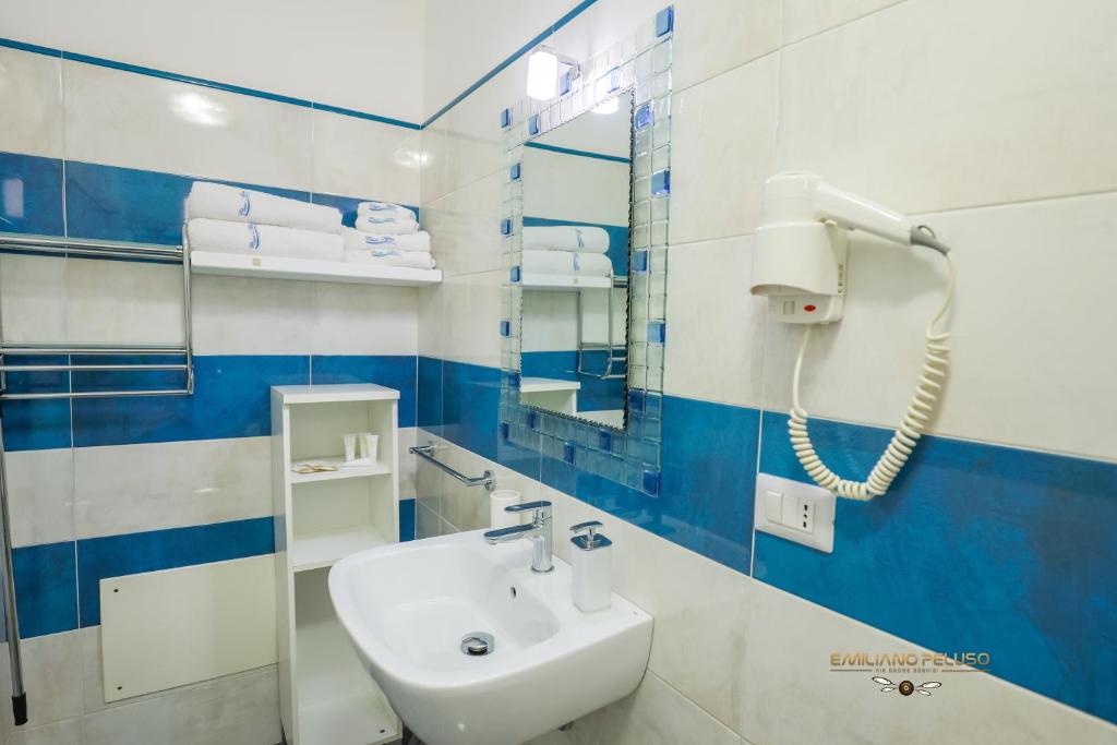 A bathroom at Casa Alfieri"rooms and Apartments"