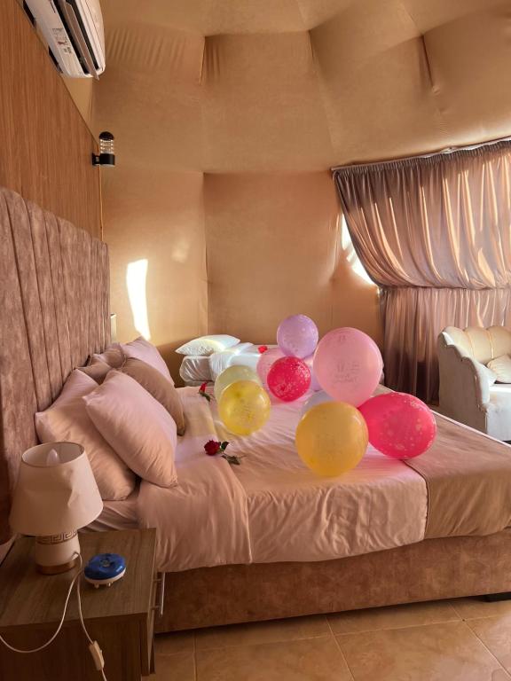 Postel nebo postele na pokoji v ubytování Golden Gate Luxury Camp