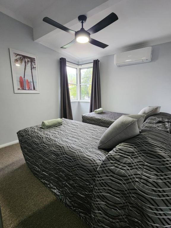 Postel nebo postele na pokoji v ubytování Denman Motor Inn